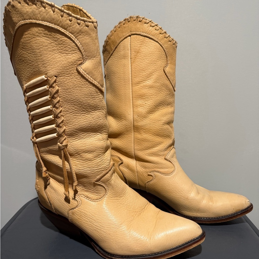 Festival boots! Boho Western Already broken in…
Zodiac tan Leather Western Boots